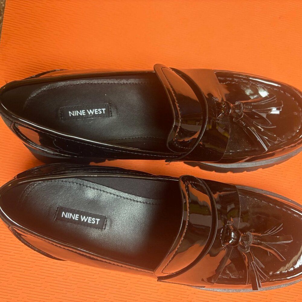 NINE WEST PATENT LEATHER  LOAFERS SIZE 11